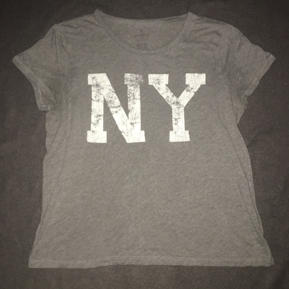 Trendy Gray NY Aeropostale Graphic Tee Shirt